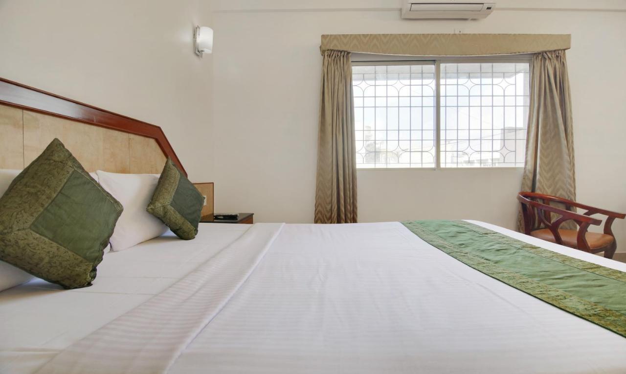 Treebo Trend President Suites Bangalore Buitenkant foto