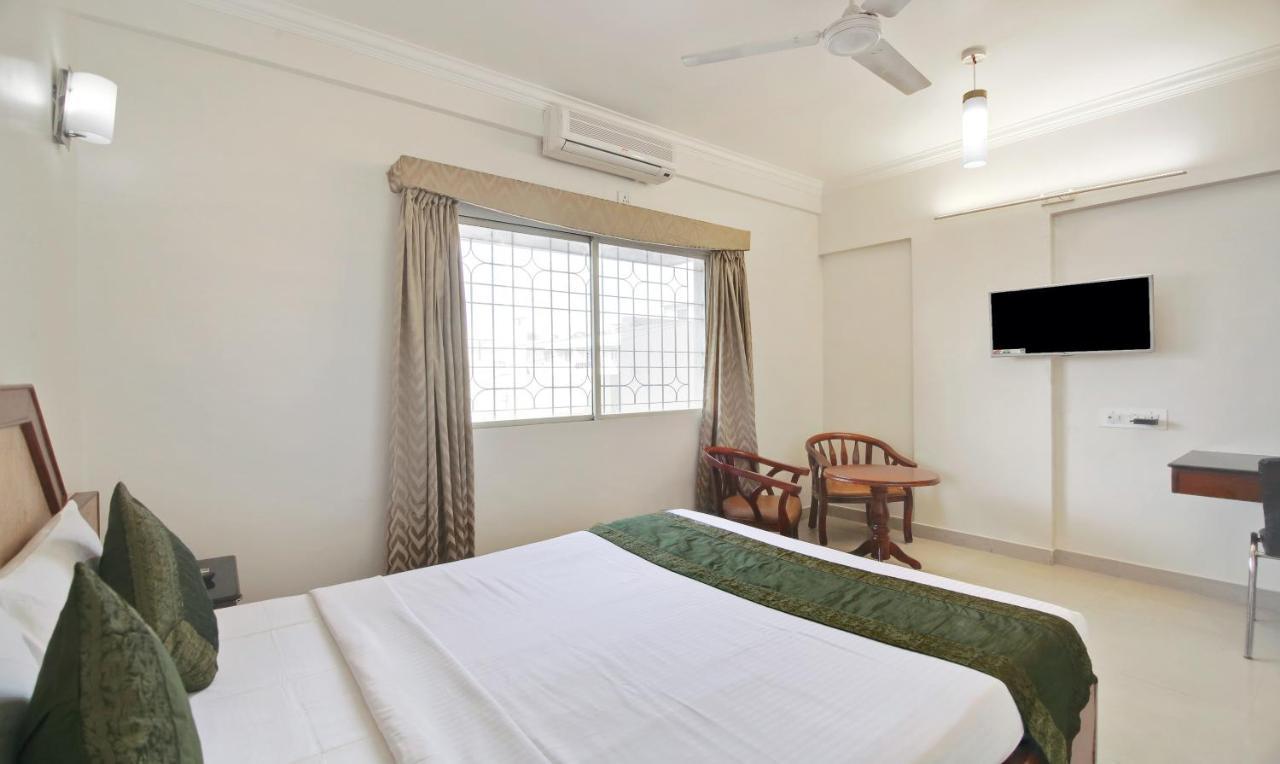Treebo Trend President Suites Bangalore Buitenkant foto